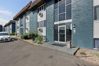 Building Photo - Hudson Grove Collection West Apartamentos in Denver, Colorado