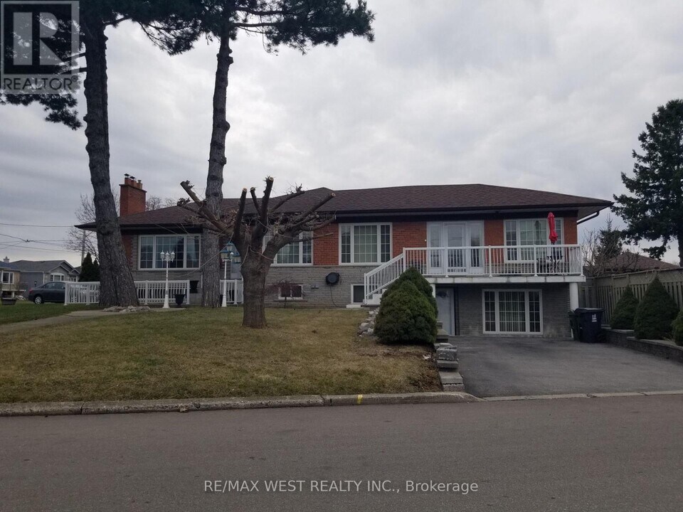 84 Denbigh Crescent in Toronto, ON - Building Photo