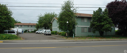 Walnut Court Apartments in Corvallis, OR - Foto de edificio - Building Photo