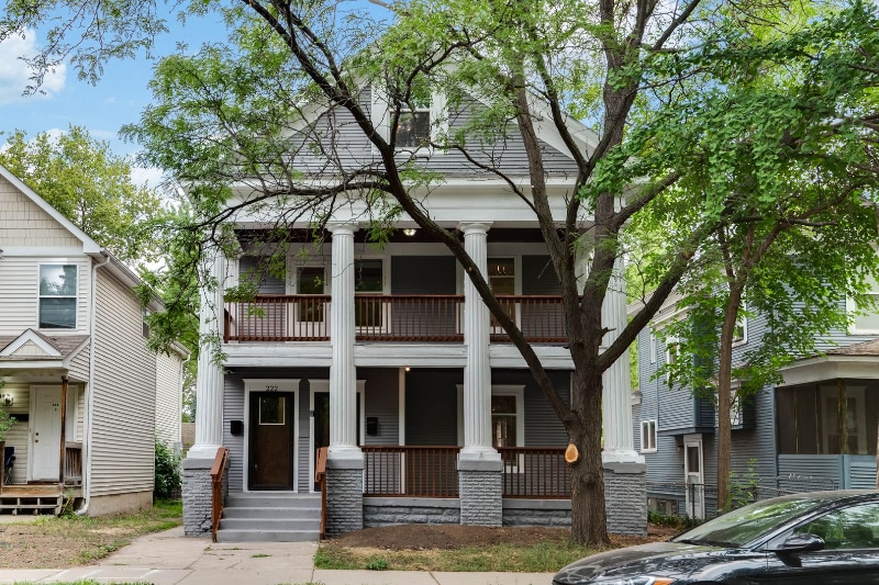 220 W 33rd St in Minneapolis, MN - Building Photo
