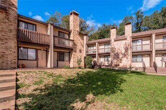 2521 Crosstimbers Dr in Huntsville, TX - Building Photo - Building Photo