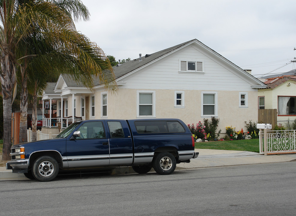 93-95 W Flint St in Ventura, CA - Building Photo