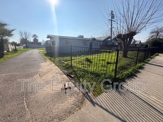 property at 856 W Chestnut St