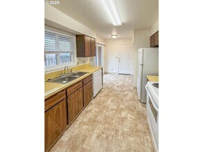 1927-1929 Green Ave in Roseburg, OR - Building Photo - Building Photo