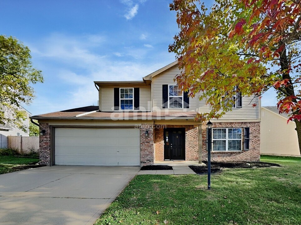 127 Trails End in Brownsburg, IN - Building Photo