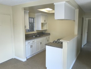 Highland Apartments in Santa Ana, CA - Building Photo - Building Photo