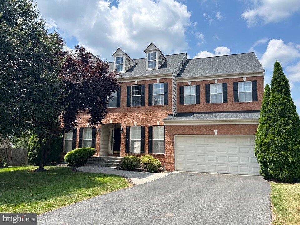 115 Muffin Ct SE in Leesburg, VA - Building Photo