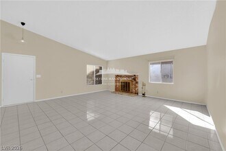6608 Silverstream Ave in Las Vegas, NV - Building Photo - Building Photo