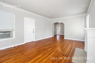 336 E Lullwood Ave in San Antonio, TX - Building Photo - Building Photo