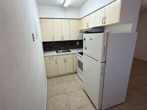 4649 Bougainvilla Dr, Unit 4 in Lauderdale-by-the-Sea, FL - Building Photo - Building Photo