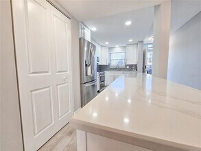 5900 Shore Blvd S in Gulfport, FL - Building Photo - Building Photo