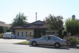 718 E Magnolia Blvd in Burbank, CA - Building Photo