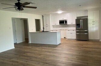 2006 Chester St in Dayton, TX - Building Photo - Building Photo