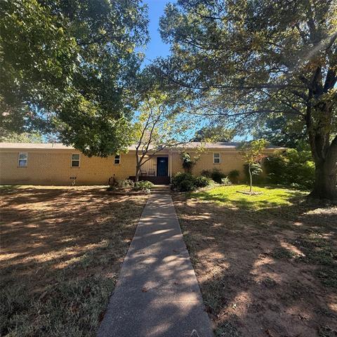 1201 Ravenwood Dr in Arlington, TX - Building Photo