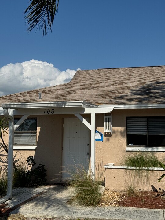 27671 Arroyal Rd in Bonita Springs, FL - Building Photo