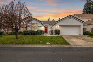 4142 Pinehurst Cir in Stockton, CA - Building Photo
