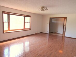 4401 E Cambridge Ct in Bloomington, IN - Foto de edificio - Building Photo