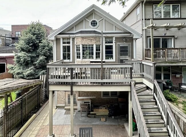 property at 1532 N Greenview Ave