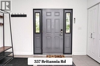 357 Britannia Rd in Huntsville, ON - Building Photo - Building Photo