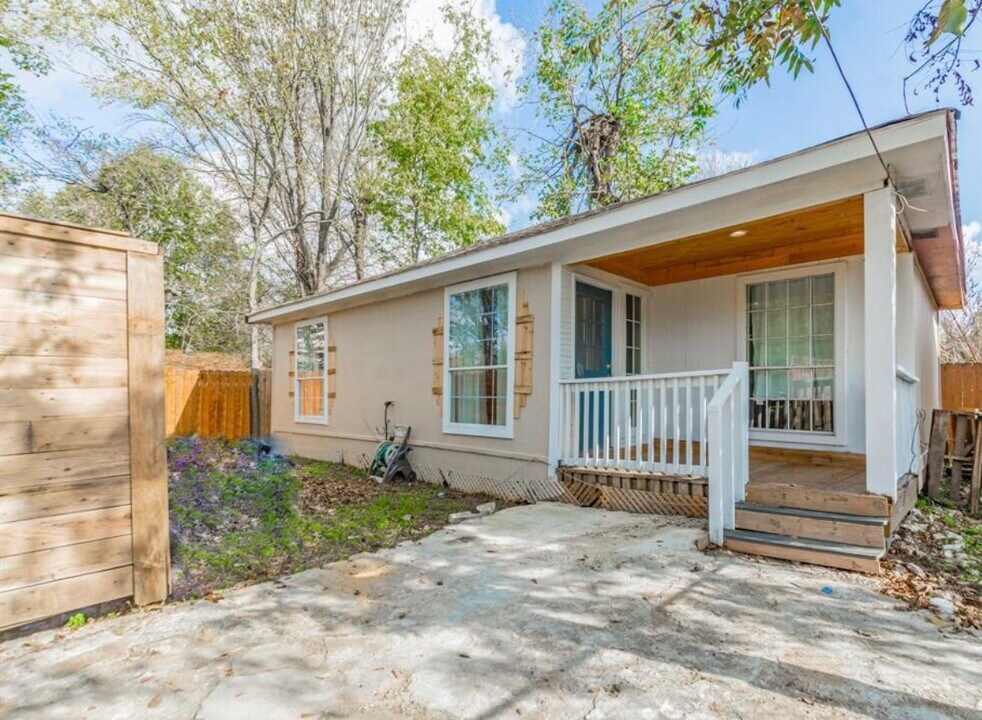 3002 Kirk St in Houston, TX - Building Photo