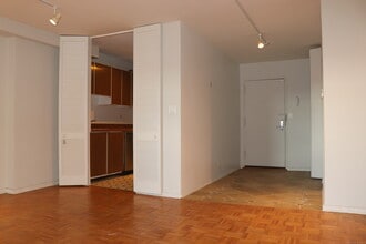 31 Woodland St in Newington, CT - Building Photo - Building Photo
