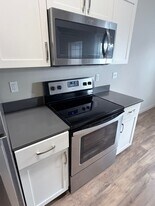 13040 SW Dickson St in Portland, OR - Building Photo