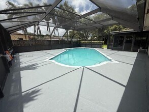 1328 NW 86th Way in Coral Springs, FL - Foto de edificio - Building Photo