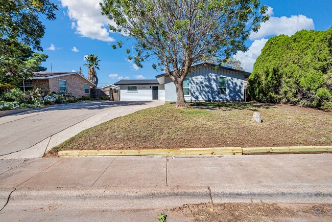 1607 Butternut Ln in Midland, TX - Building Photo - Building Photo