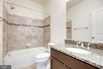 43005 Paris Gap Square in Ashburn, VA - Building Photo - Building Photo