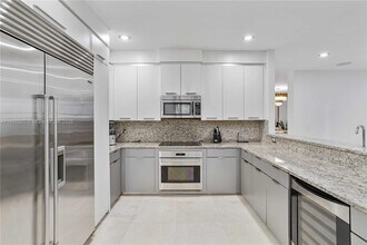 9910 NW 86th Terrace in Doral, FL - Building Photo - Building Photo
