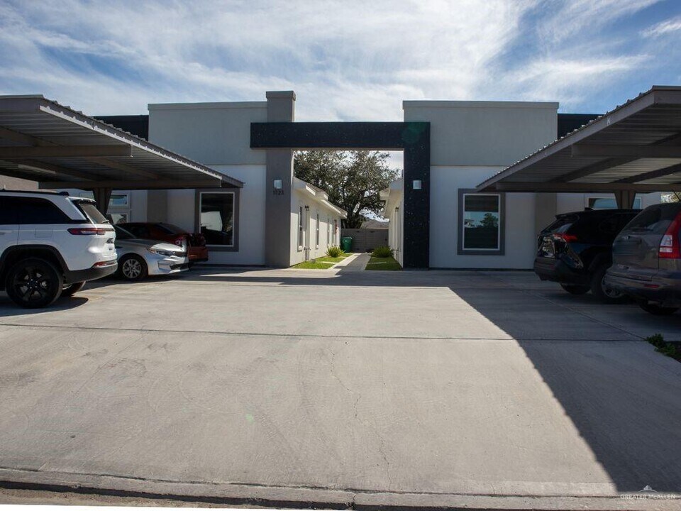 7 W Marlin St in Pharr, TX - Building Photo