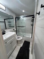 255 W 24th St in Miami Beach, FL - Building Photo