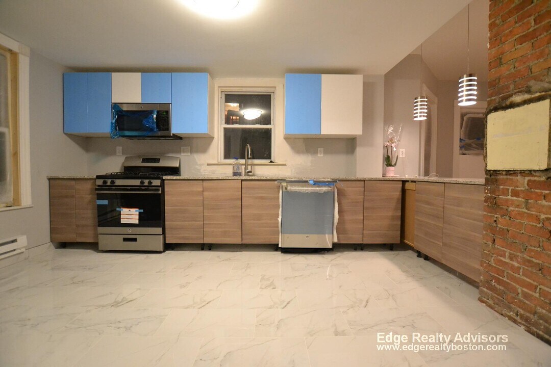 8 Eulita Ter, Unit 3 in Boston, MA - Building Photo