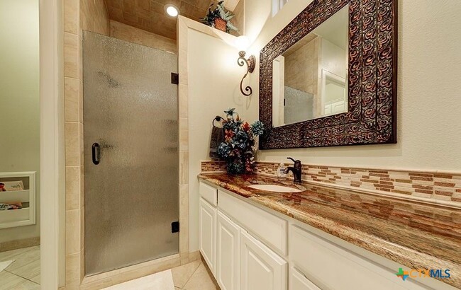 property at 507 Lakeview Blvd