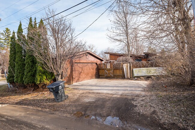 905 N 25th St in Grand Forks, ND - Building Photo - Building Photo