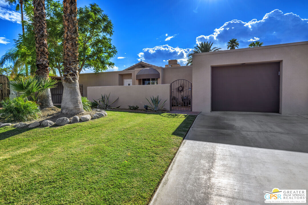 1341 E Padua Way in Palm Springs, CA - Building Photo