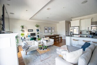 376 W Broadway, Unit 3 in Boston, MA - Building Photo - Building Photo
