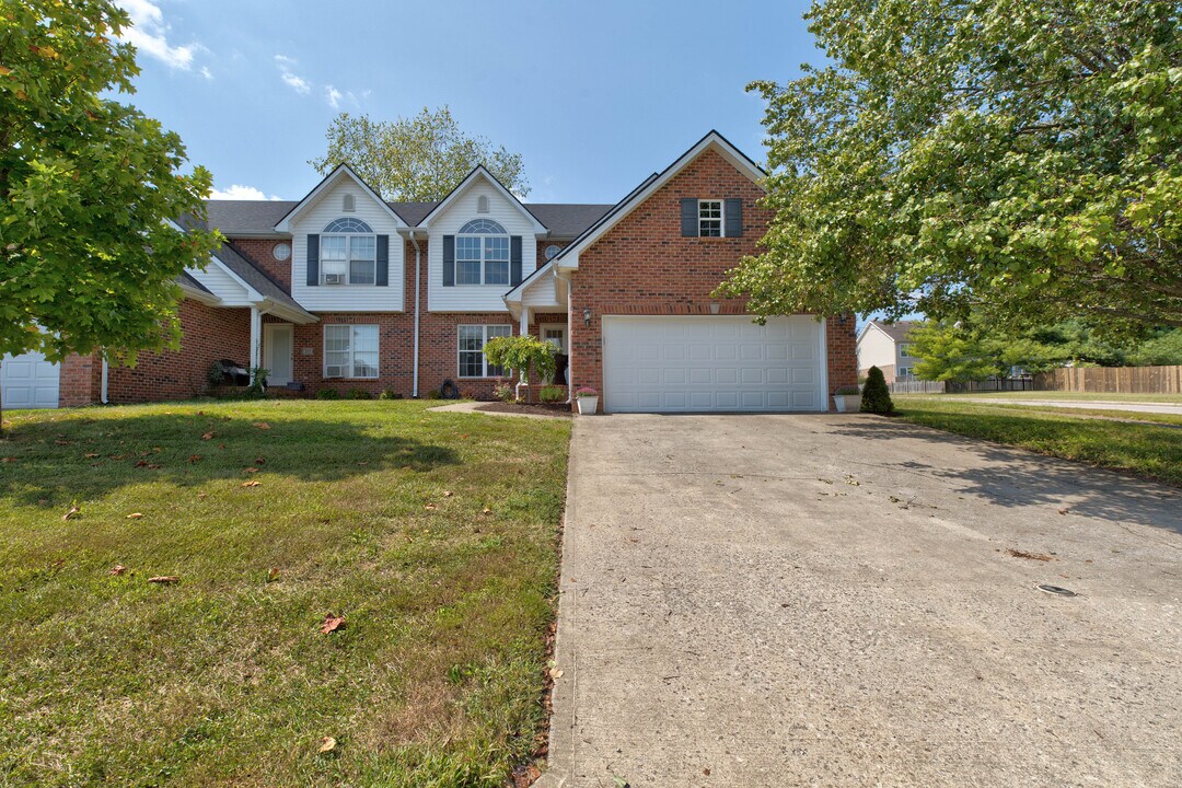 203 Inverness Ln in Winchester, KY - Building Photo