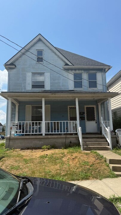 705 Carlisle St in New Castle, PA - Foto de edificio