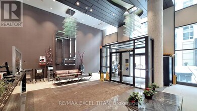 9205 Yonge St in Richmond Hill, ON - Building Photo - Building Photo