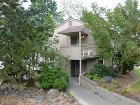 17306 Lakeview Blvd in Mount Vernon, WA - Building Photo