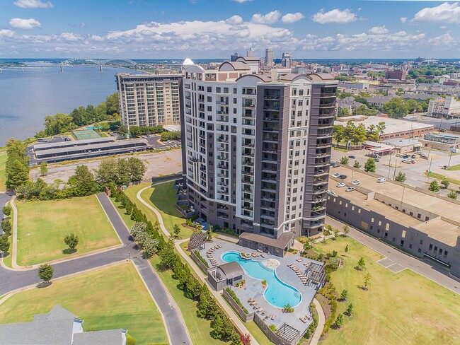 717 Riverside Dr in Memphis, TN - Building Photo - Building Photo