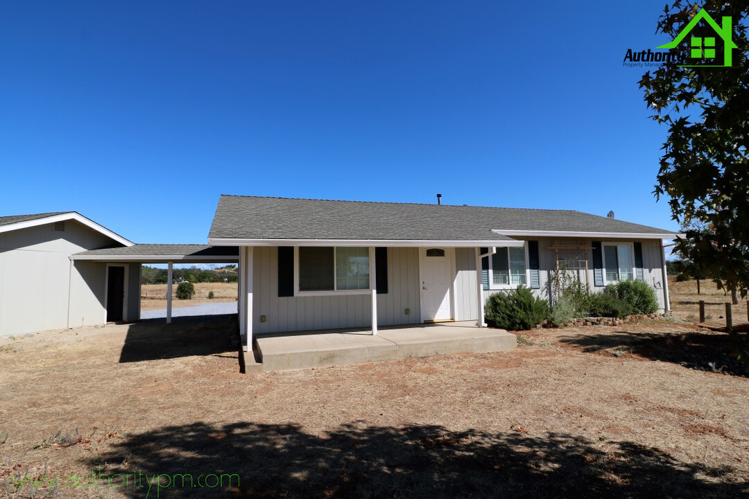 3614 Kimball Plains Rd in Cottonwood, CA - Building Photo