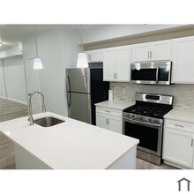 820 N Lakewood Ave in Baltimore, MD - Building Photo - Building Photo