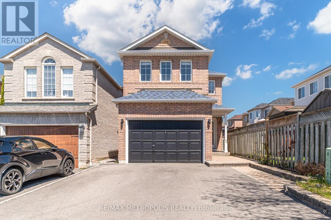 26 Perfitt Crescent in Ajax, ON - Building Photo