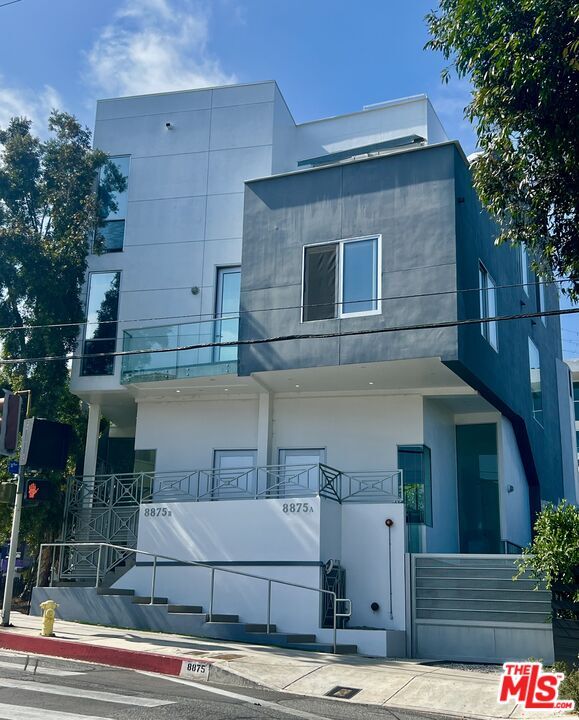 8875 Cynthia St in West Hollywood, CA - Building Photo - Building Photo