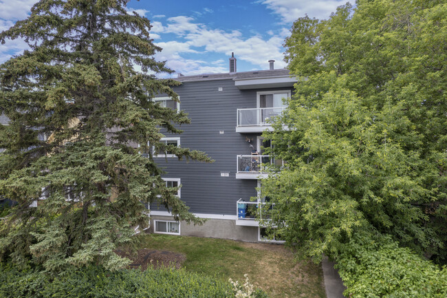 2120 16 St SW in Calgary, AB - Building Photo - Building Photo