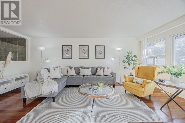 55 Angus Dr in Toronto, ON - Building Photo - Building Photo