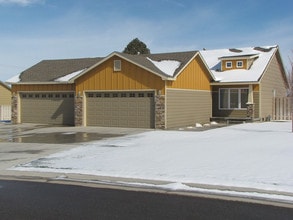 Craftsman Cove in Dodge City, KS - Foto de edificio - Building Photo