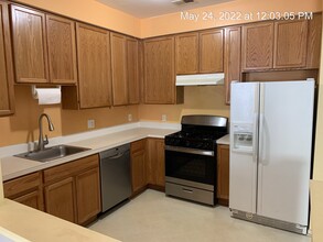 717 Lucy Ct, Unit Lucy Court in South Plainfield, NJ - Foto de edificio - Building Photo